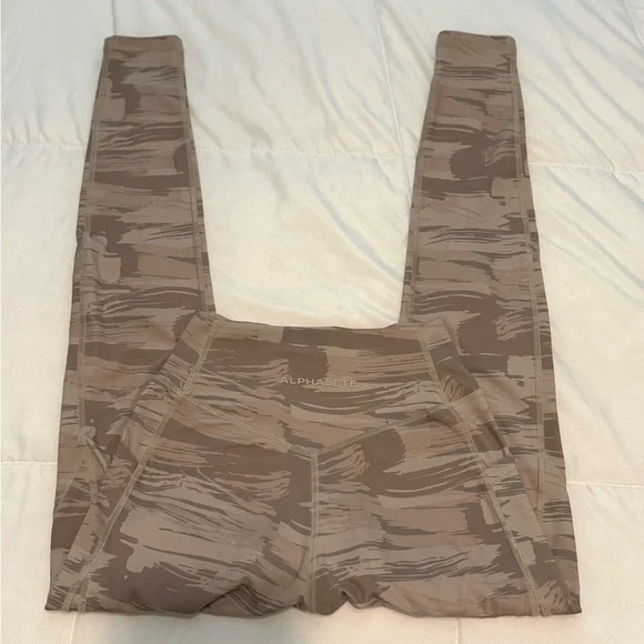 Alphalete Surface Pocket Leggings - Picture 5 of 12